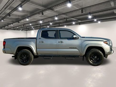 Used 2022 Toyota Tacoma SR5 image 17