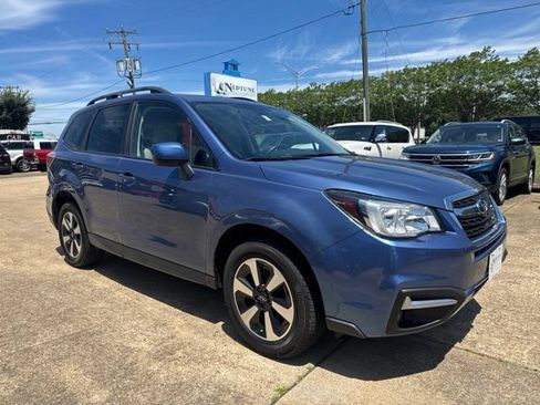 Used 2017 Subaru Forester 2.5i Premium AWD/4WD image 3