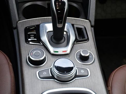 Used 2022 Alfa Romeo Stelvio Ti image 34