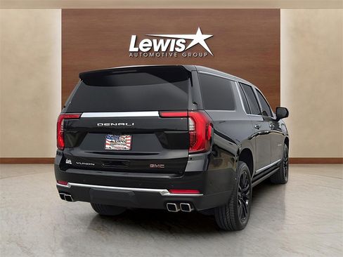 Used 2025 GMC Yukon XL Denali w/ Denali Reserve Package image 4