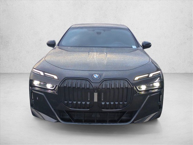 Certified 2023 BMW i7 xDrive60 AWD/4WD image 2