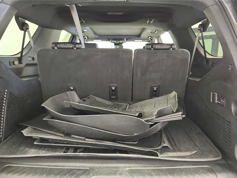 Used 2025 Chevrolet Suburban LT w/ Comfort Package AWD/4WD image 19