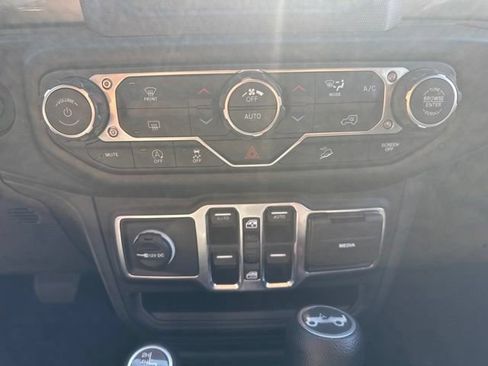 Used 2019 Jeep Wrangler Unlimited Sahara AWD/4WD image 19