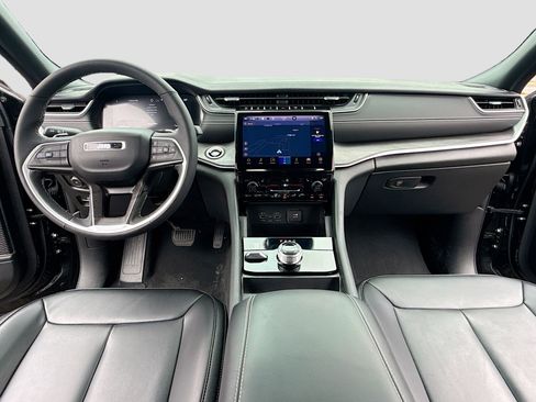 Used 2024 Jeep Grand Cherokee Limited w/ Black Appearance Package image 3