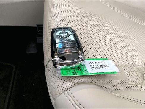 Used 2020 Lincoln Nautilus Reserve image 19