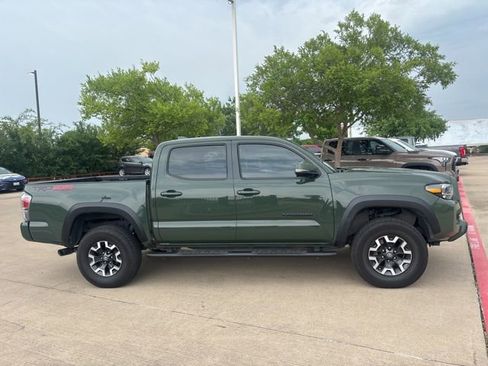 Used 2022 Toyota Tacoma TRD Off-Road w/ Technology Package AWD/4WD image 4