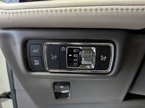 Used 2023 Lincoln Nautilus Reserve AWD/4WD image 19