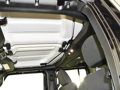 Used 2025 Jeep Wrangler Unlimited Sahara AWD/4WD image 24