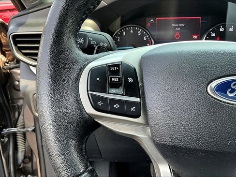 Used 2021 Ford Explorer XLT w/ Equipment Group 202A AWD/4WD image 10