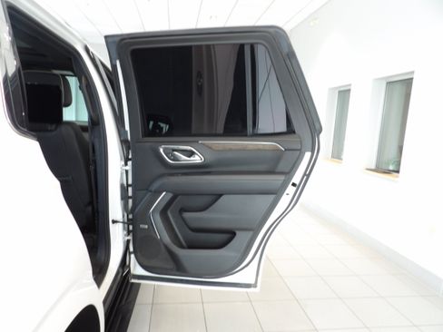 Used 2023 Chevrolet Tahoe Premier w/ Advanced Technology Package AWD/4WD image 26