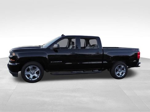 Used 2018 Chevrolet Silverado 1500 Custom w/ Custom Convenience Package image 4