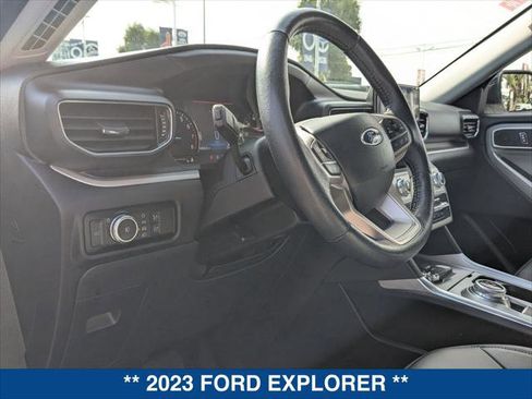 Used 2023 Ford Explorer XLT w/ Equipment Group 202A RWD image 12