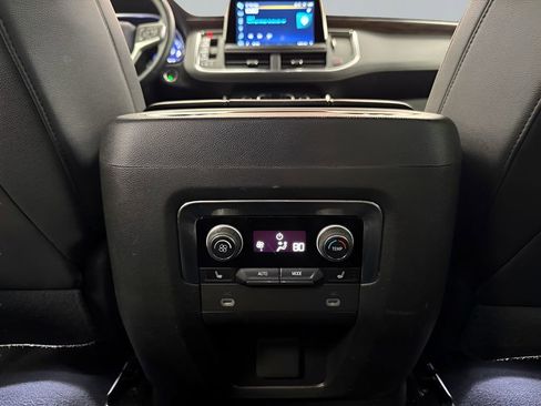 Used 2023 Chevrolet Suburban Premier image 27
