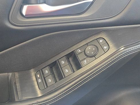 Used 2025 Nissan Rogue SV image 11