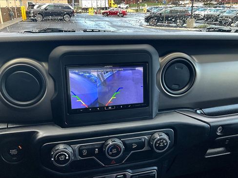 Used 2018 Jeep Wrangler Unlimited Sport S image 14