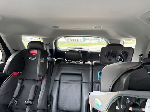 Used 2020 Ford Explorer XLT w/ Equipment Group 202A RWD image 6