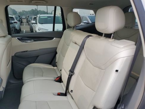 Used 2021 Cadillac XT6 Premium Luxury AWD/4WD image 35