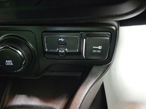 Used 2023 Jeep Renegade Limited image 47