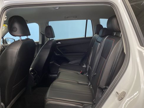 Used 2024 Volkswagen Tiguan SE image 24