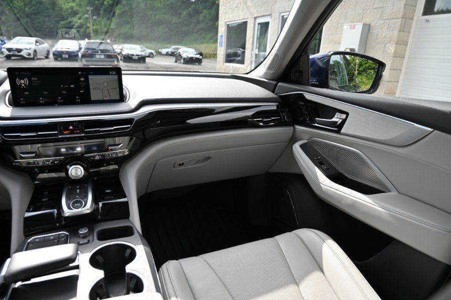 Used 2023 Acura MDX w/ Technology Package AWD/4WD image 19