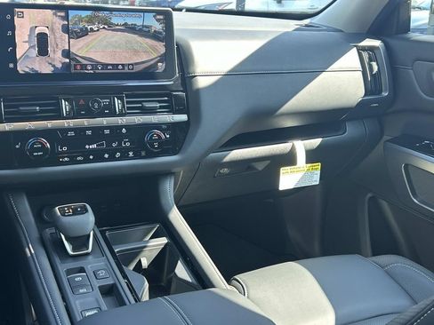New 2026 Nissan Pathfinder SL FWD image 25