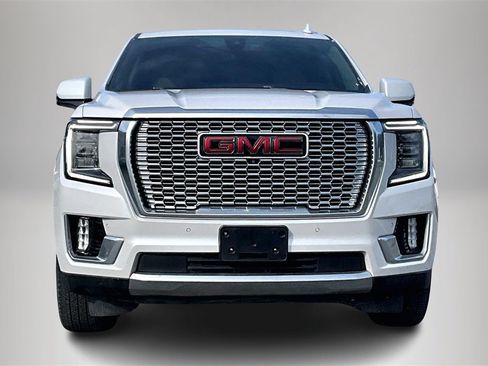 Used 2021 GMC Yukon Denali w/ Denali Premium Package image 3