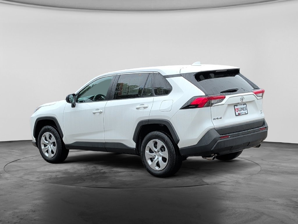 Used 2025 Toyota RAV4 LE AWD/4WD image 5