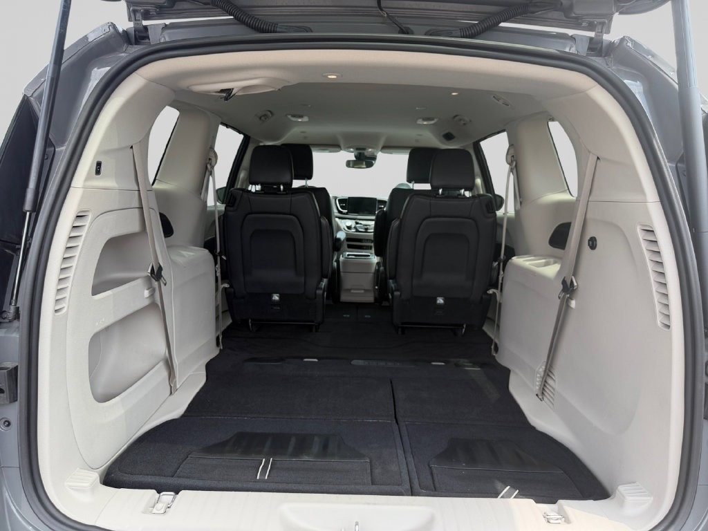 Used 2022 Chrysler Pacifica Touring-L AWD/4WD image 19
