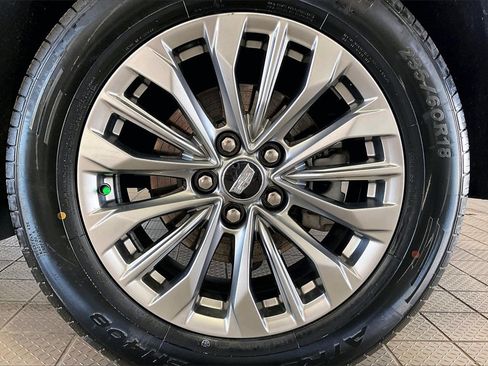 Used 2024 Cadillac XT4 Premium Luxury image 32