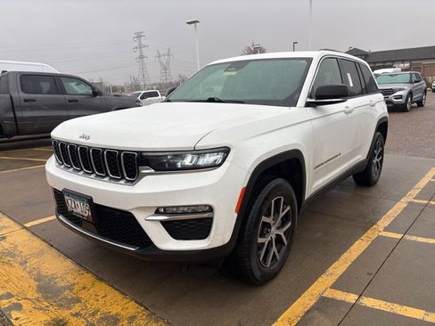 Certified 2023 Jeep Grand Cherokee Limited image 4