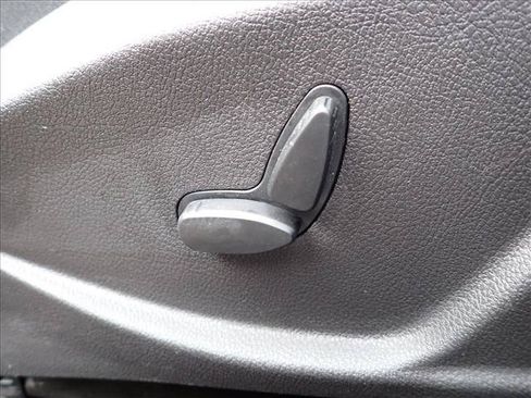 Used 2014 Ford Focus Titanium FWD image 11