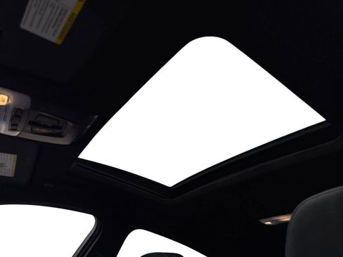 Used 2018 BMW X6 xDrive50i w/ M Sport Package image 3