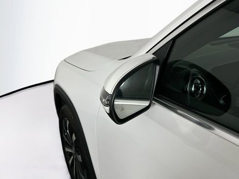 Used 2023 Mercedes-Benz GLB 250 image 16