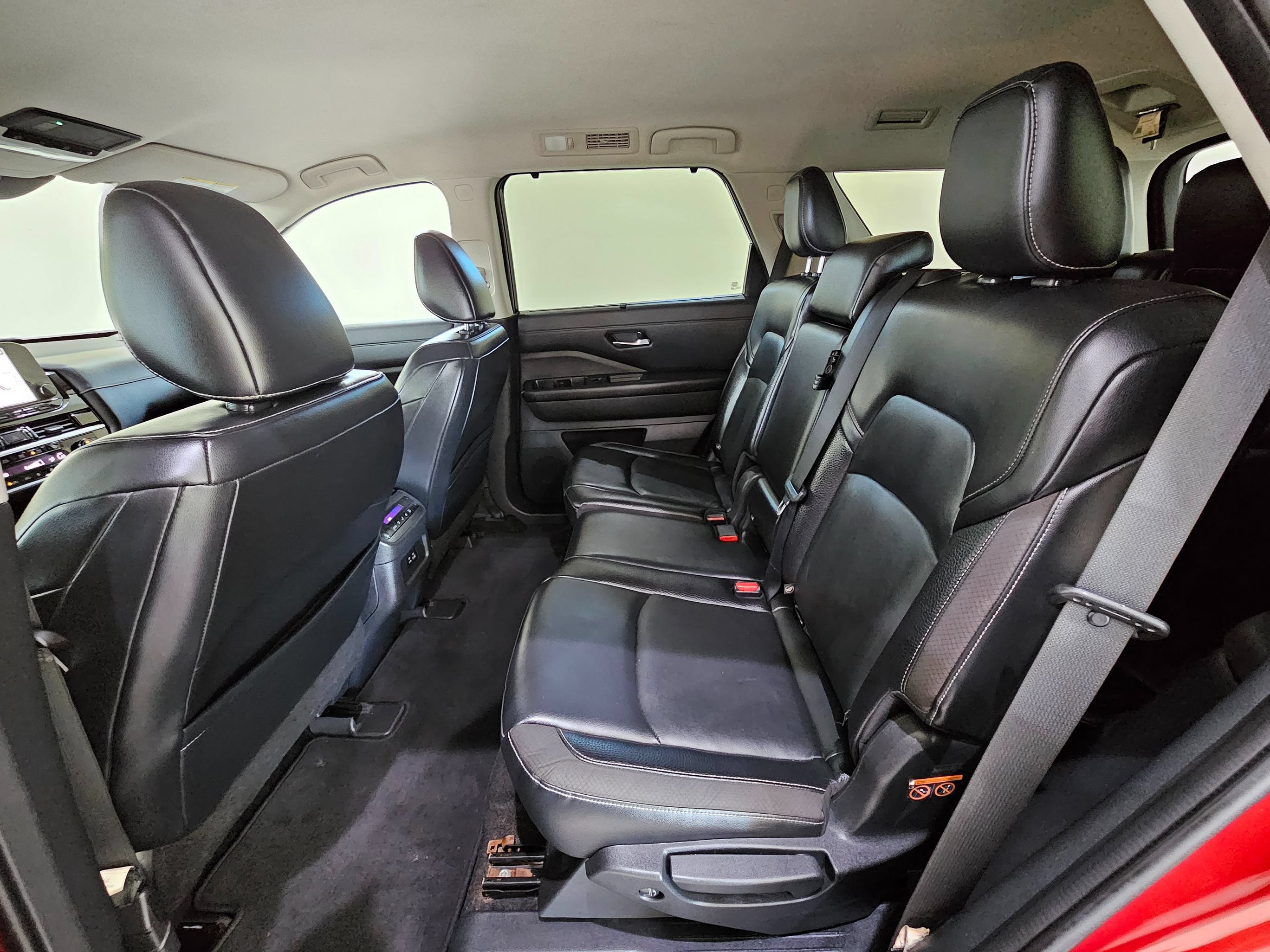 Used 2022 Nissan Pathfinder SL FWD image 19