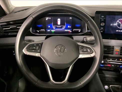 Used 2025 Volkswagen Jetta SE FWD image 5