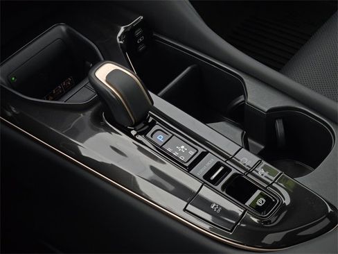 Used 2025 Toyota Crown Limited image 23