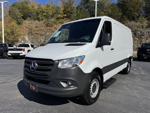 Used 2021 Mercedes-Benz Sprinter 1500 image 3