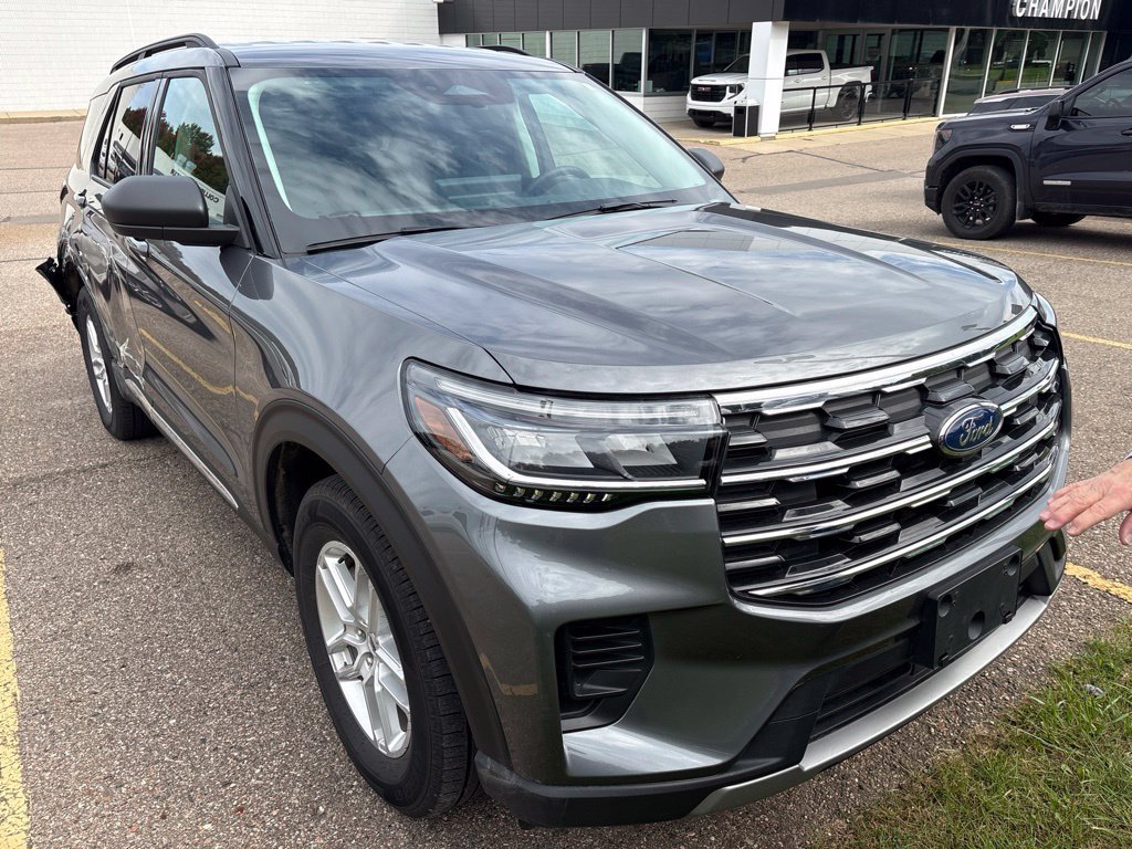 Used 2025 Ford Explorer Active AWD/4WD image 3