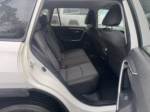Used 2022 Toyota RAV4 XLE image 33