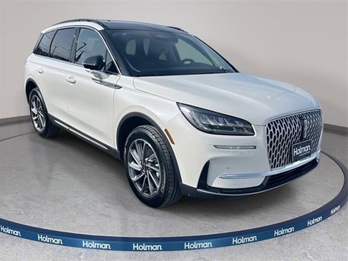 Used 2026 Lincoln Corsair Premiere image 3