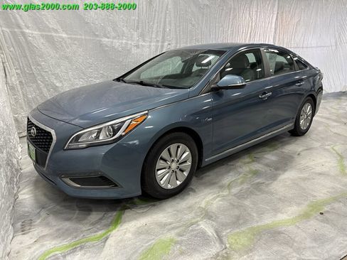 Used 2016 Hyundai Sonata SE image 1