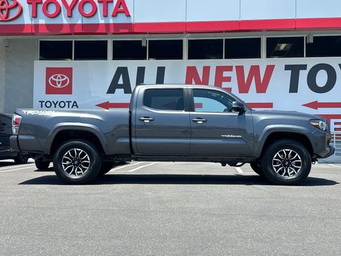 Used 2022 Toyota Tacoma TRD Sport w/ Technology Package AWD/4WD image 6