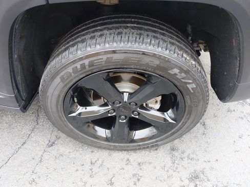 Used 2023 Jeep Grand Cherokee Altitude image 23