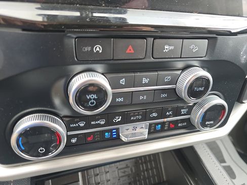Used 2024 Ford Expedition XLT AWD/4WD image 29