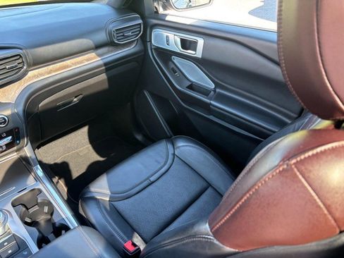 Used 2020 Ford Explorer Platinum w/ Premium Technology Package AWD/4WD image 15
