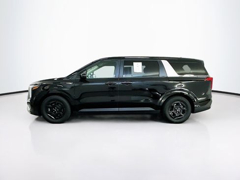 Used 2026 Kia Carnival FWD image 4