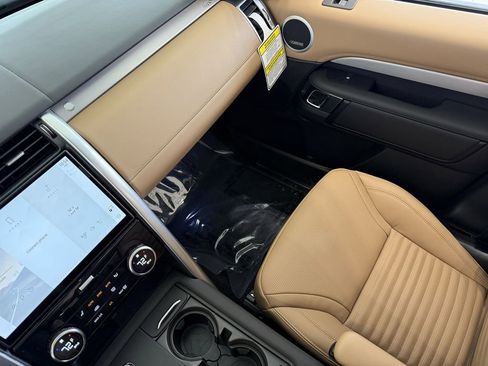 New 2026 Land Rover Discovery Limited Edition image 25