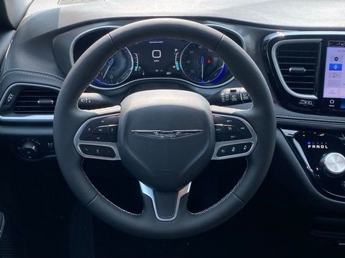 New 2026 Chrysler Pacifica Select image 39