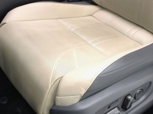 Used 2019 Lexus ES 300h Luxury image 34