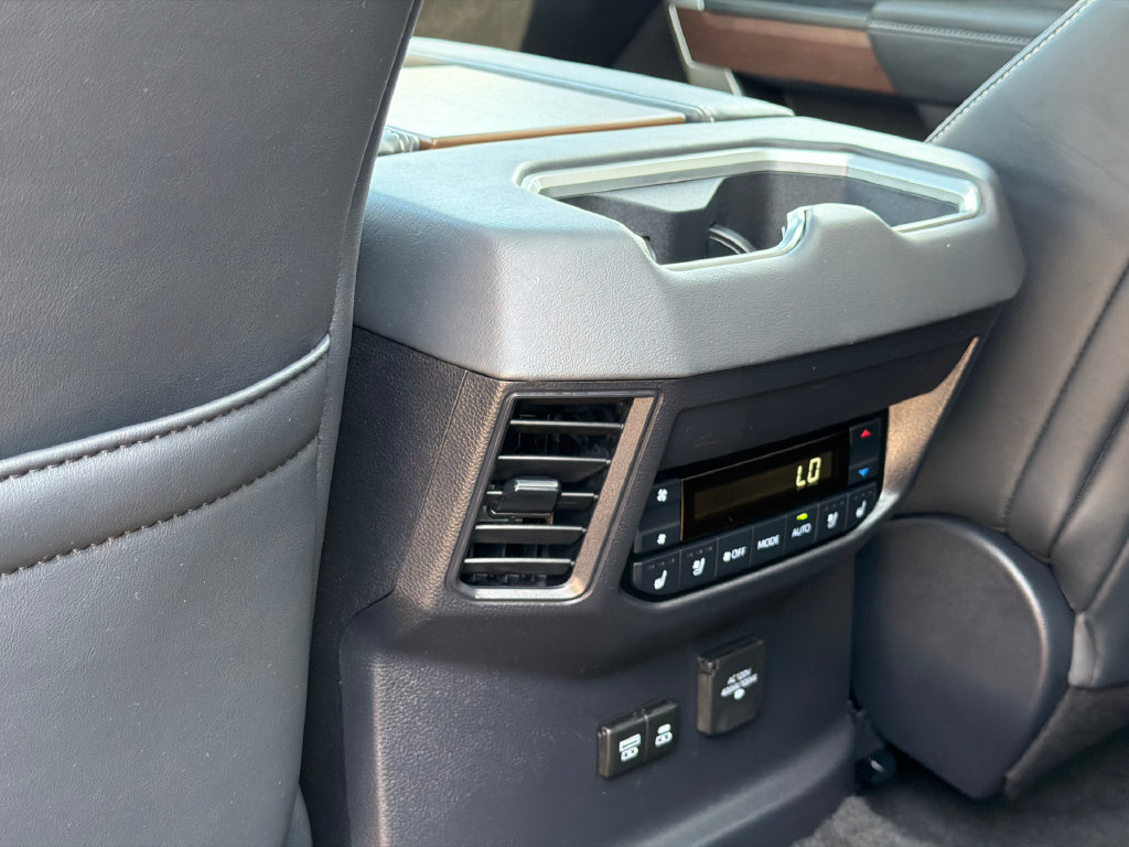 Used 2025 Toyota Sequoia Capstone AWD/4WD image 27
